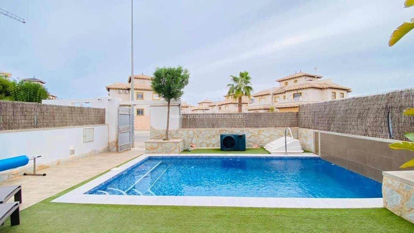 Resale - Villa - Orihuela Costa - Montezenia