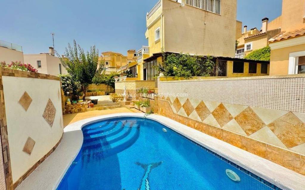 Resale - Villa - Orihuela Costa - Montezenia