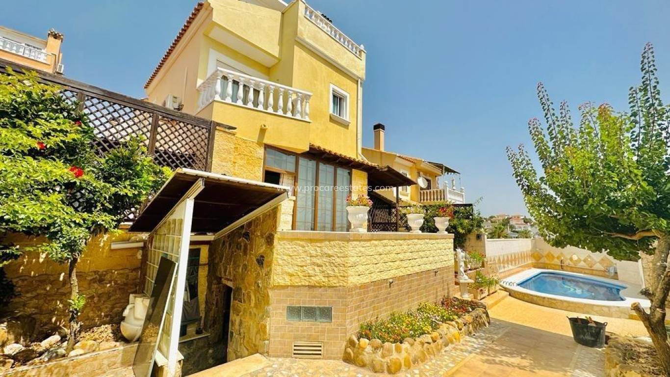 Resale - Villa - Orihuela Costa - Montezenia