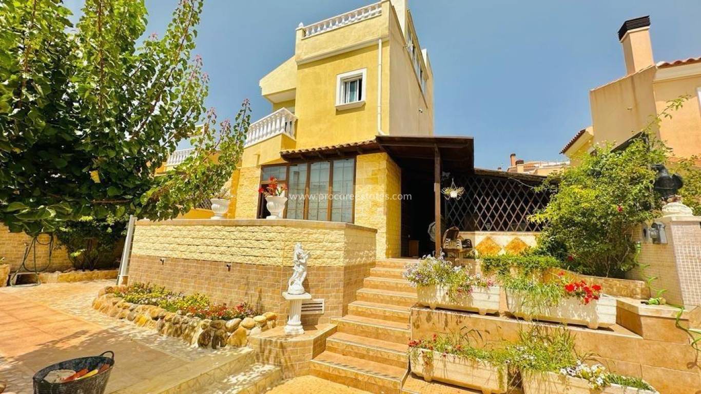 Resale - Villa - Orihuela Costa - Montezenia