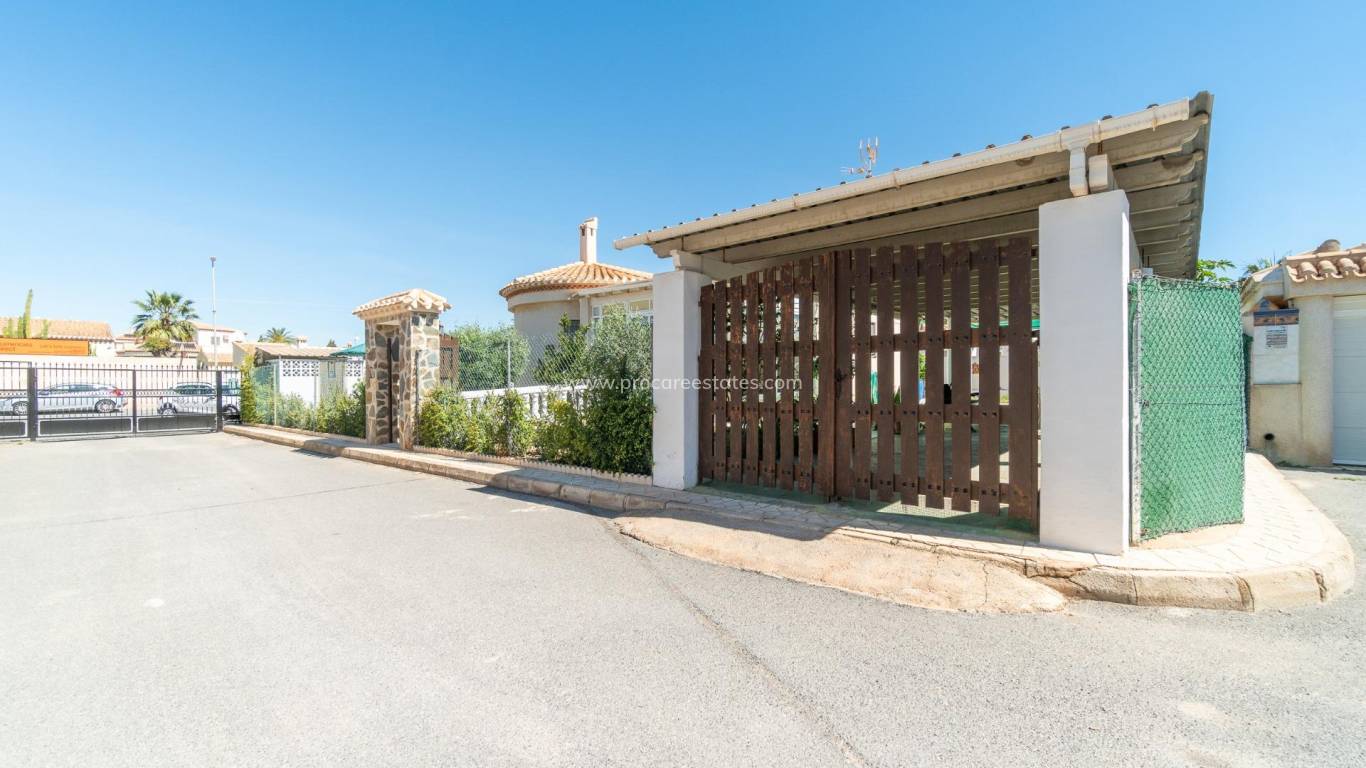 Resale - Villa - Orihuela Costa - Playa Flamenca