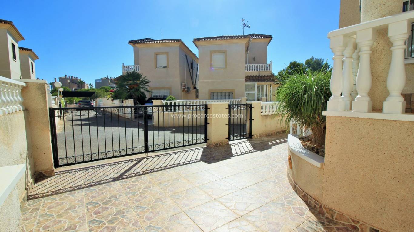 Resale - Villa - Orihuela Costa - Playa Flamenca