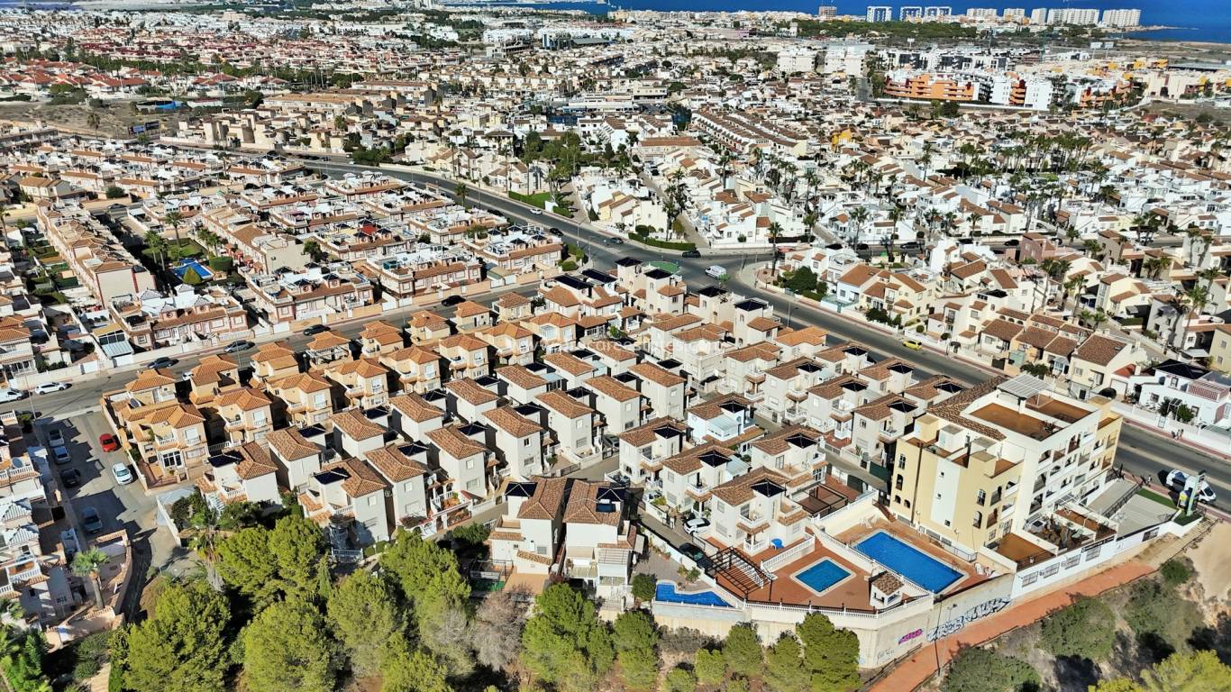 Resale - Villa - Orihuela Costa - Playa Flamenca