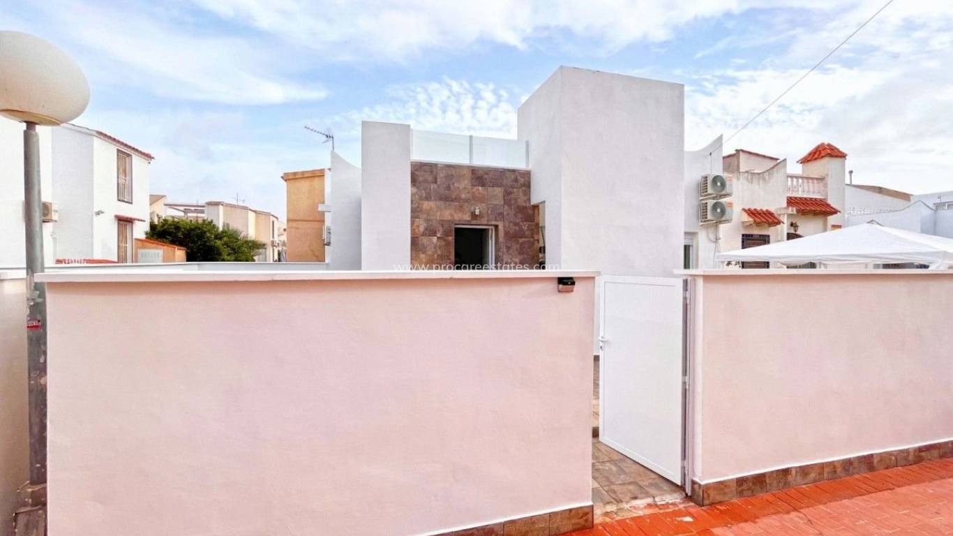 Resale - Villa - Orihuela Costa - Playa Flamenca