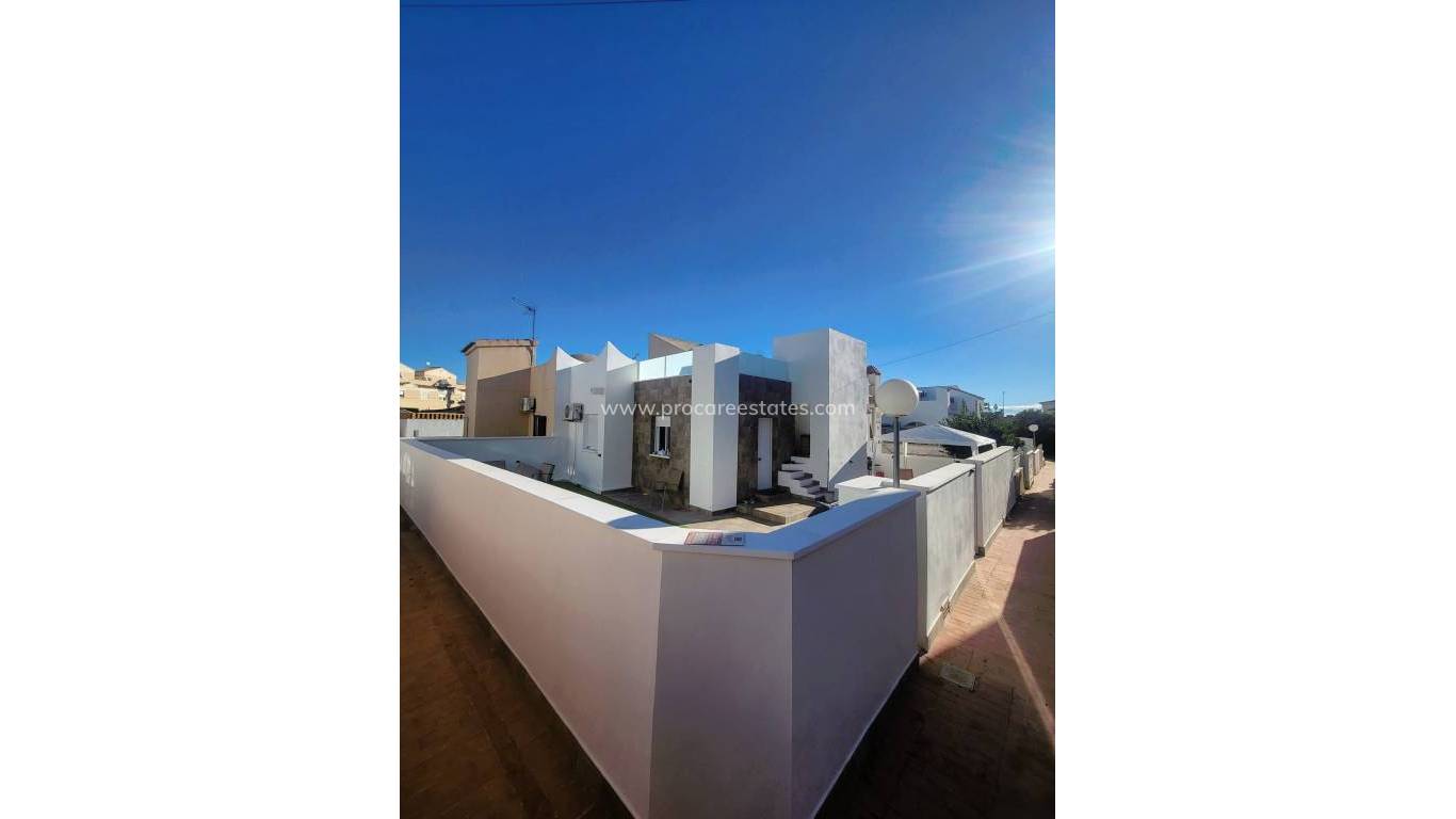 Resale - Villa - Orihuela Costa - Playa Flamenca