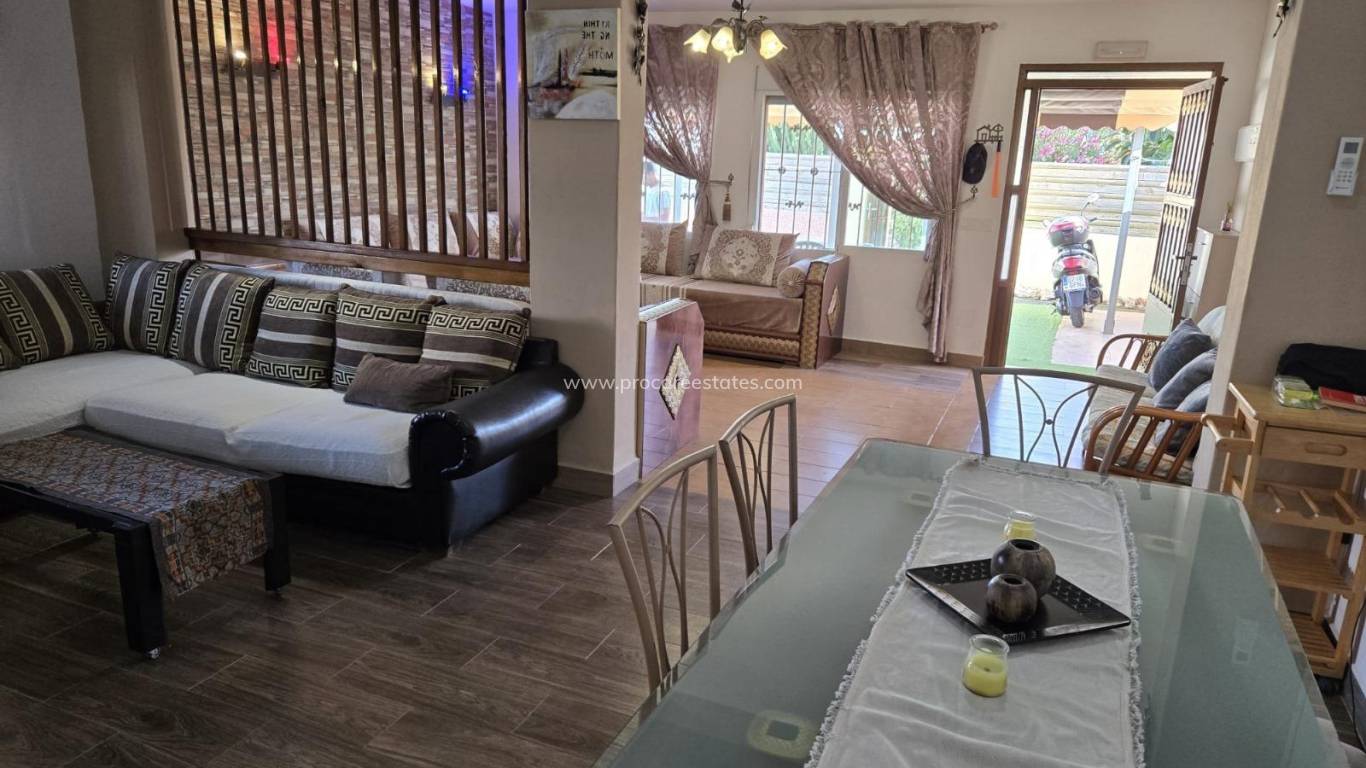 Resale - Villa - Orihuela Costa - Playa Flamenca