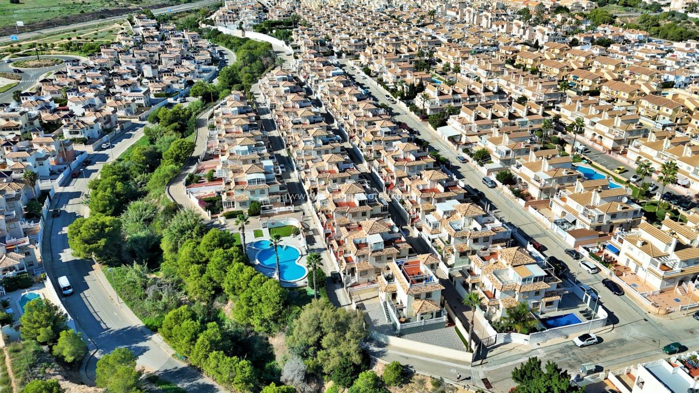 Resale - Villa - Orihuela Costa - Playa Flamenca