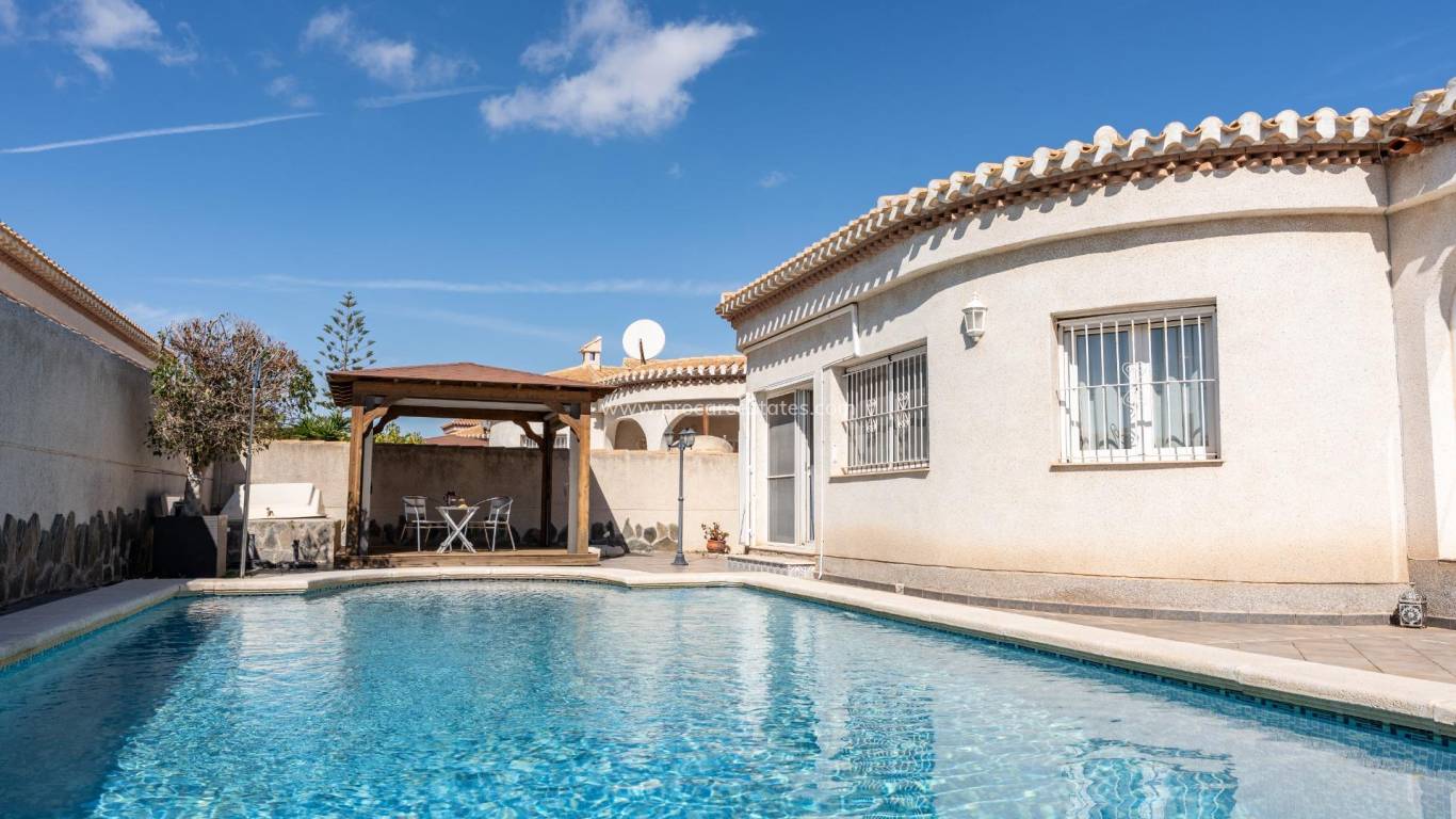 Resale - Villa - Orihuela Costa - Playa Flamenca