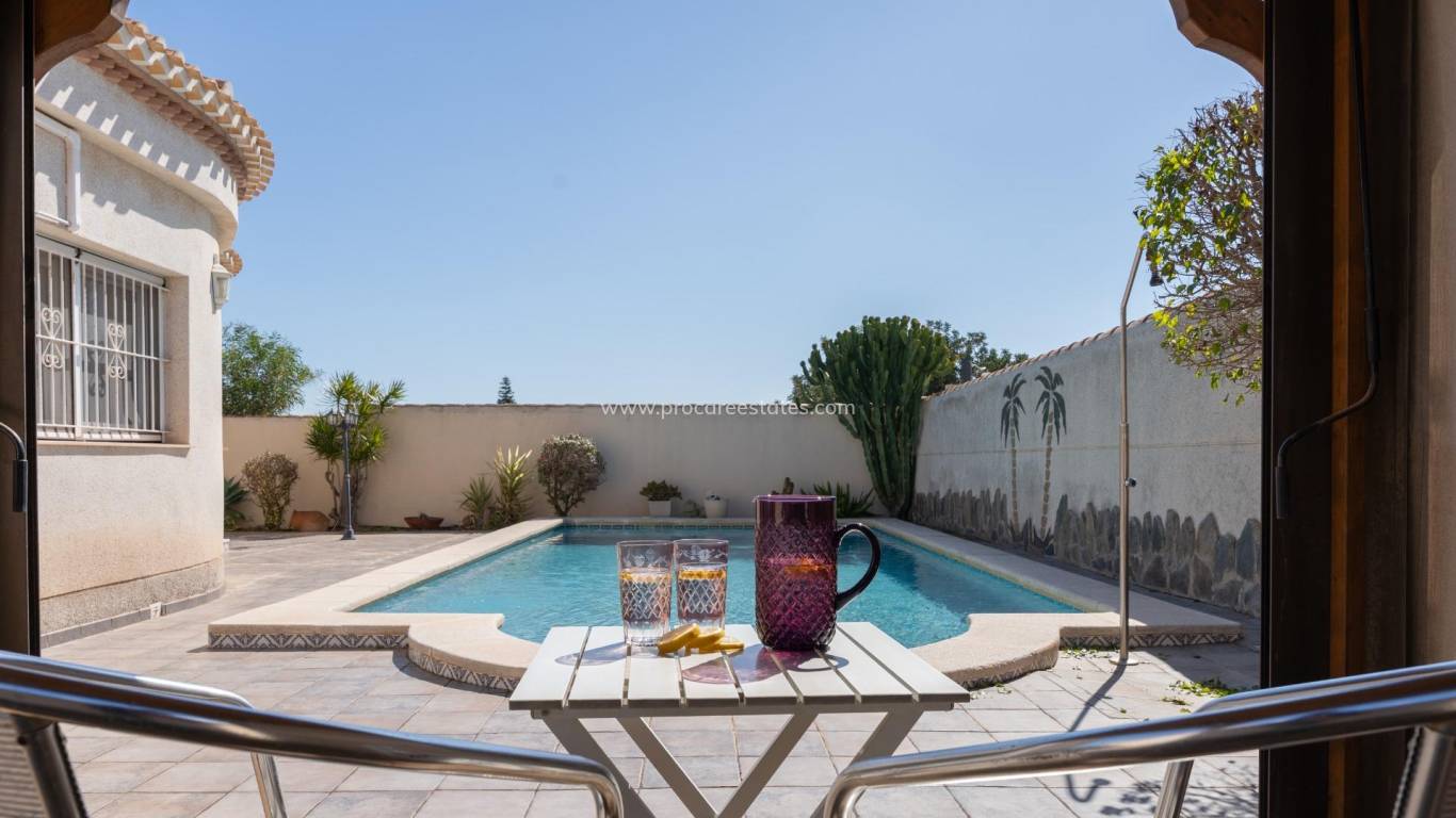 Resale - Villa - Orihuela Costa - Playa Flamenca