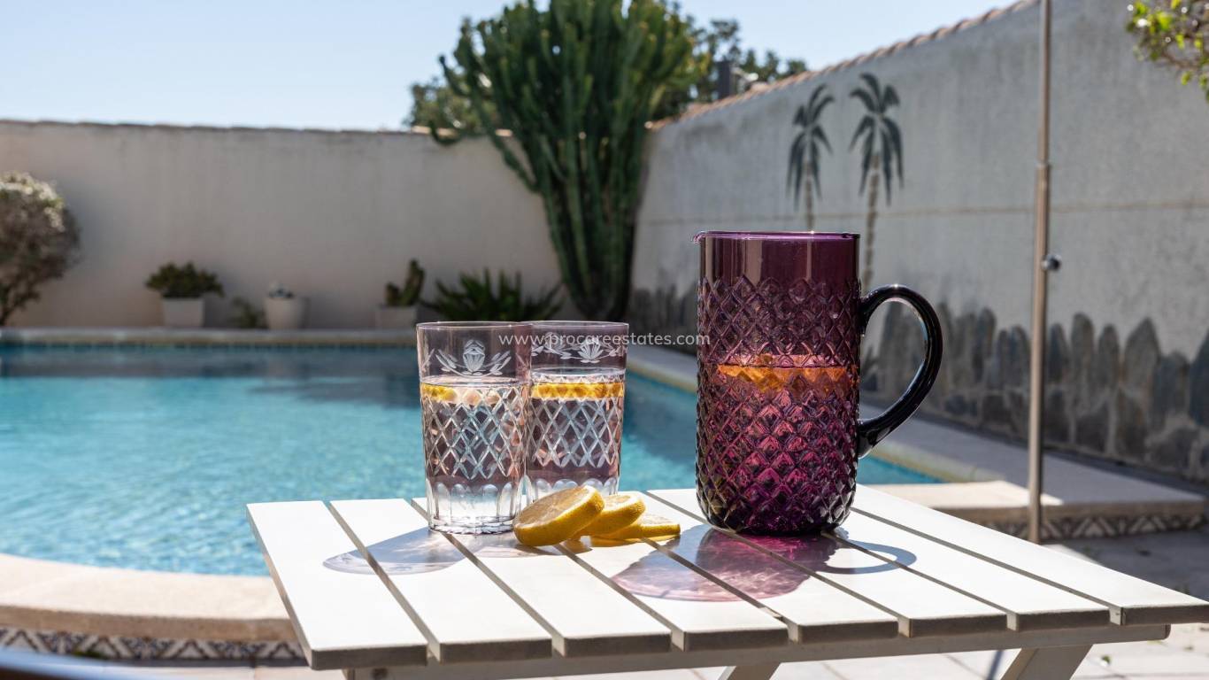 Resale - Villa - Orihuela Costa - Playa Flamenca