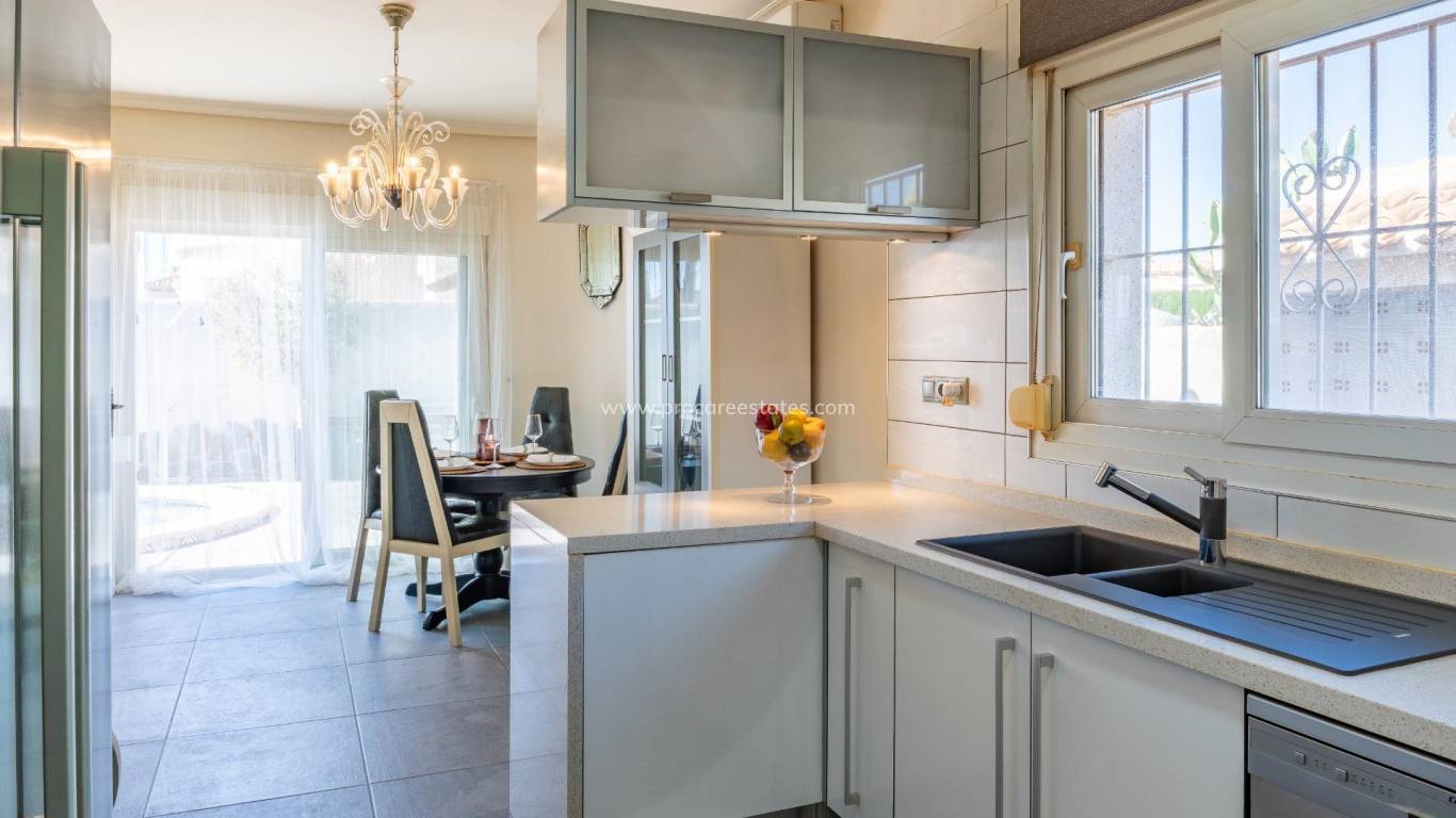 Resale - Villa - Orihuela Costa - Playa Flamenca