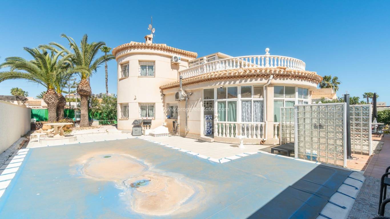 Resale - Villa - Orihuela Costa - Playa Flamenca