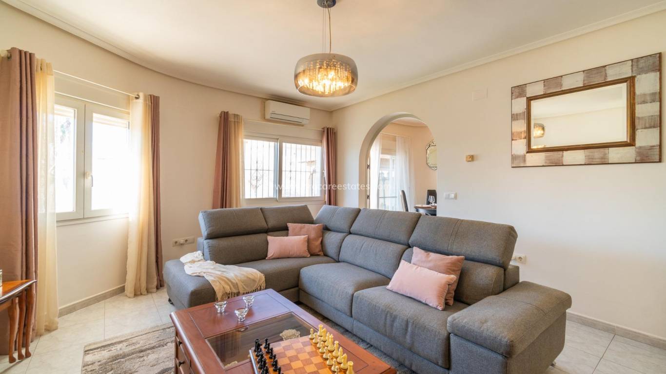 Resale - Villa - Orihuela Costa - Playa Flamenca