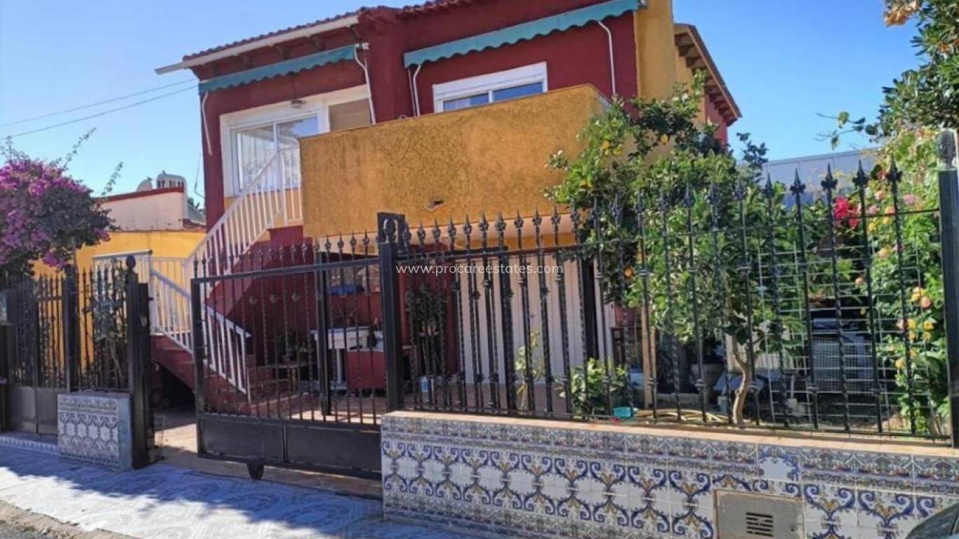 Resale - Villa - Orihuela Costa - Punta Prima