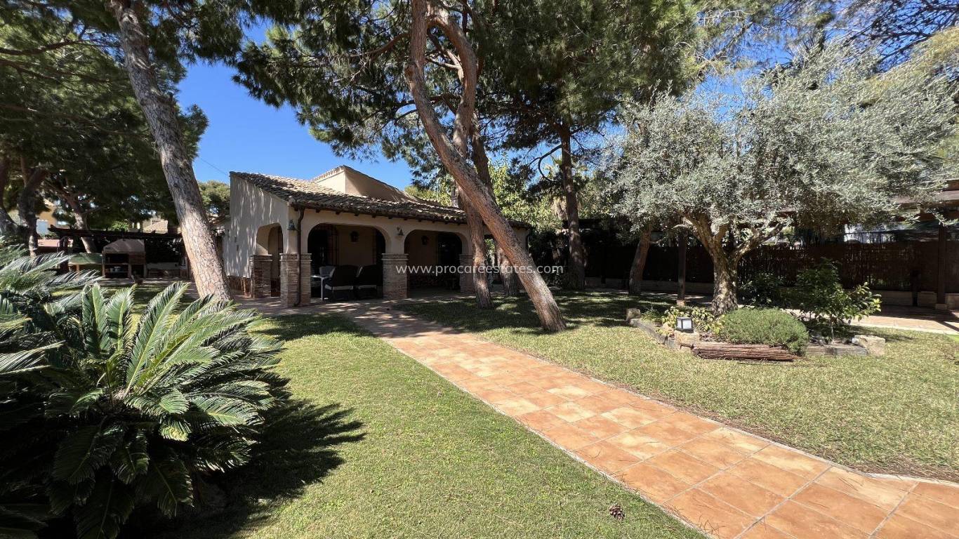 Resale - Villa - Orihuela Costa - Punta Prima