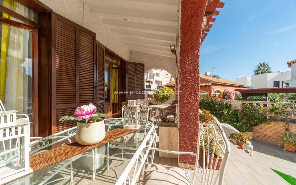 Resale - Villa - Orihuela Costa - Punta Prima