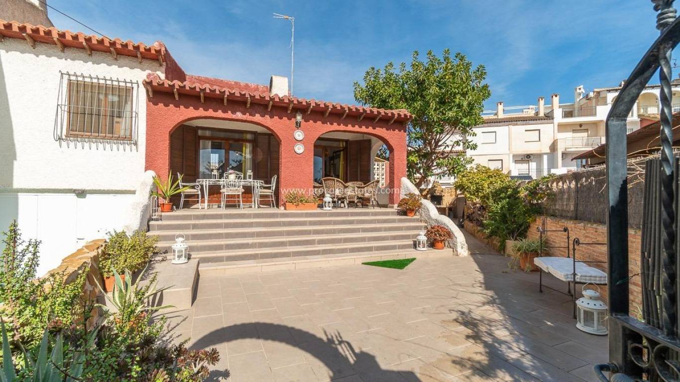 Resale - Villa - Orihuela Costa - Punta Prima