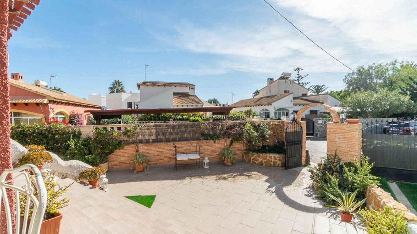 Resale - Villa - Orihuela Costa - Punta Prima