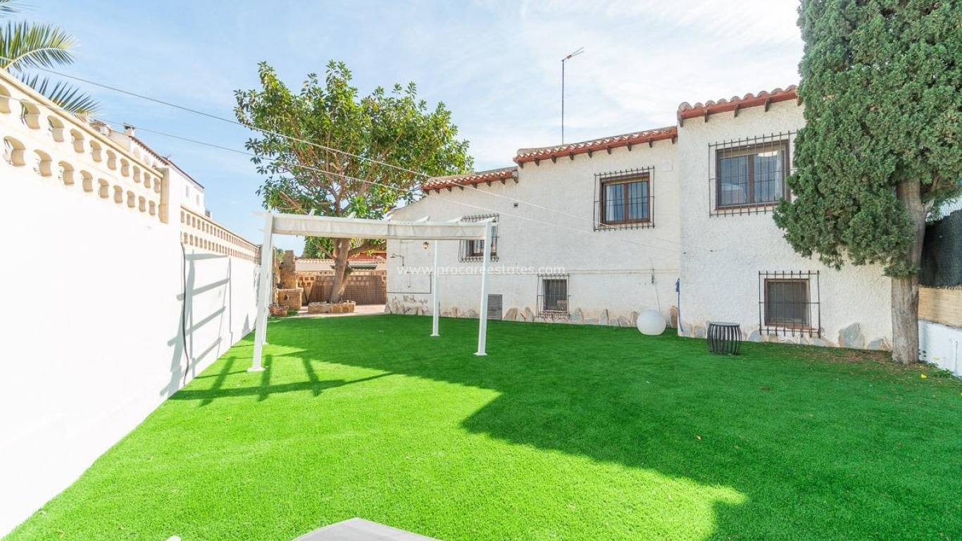 Resale - Villa - Orihuela Costa - Punta Prima