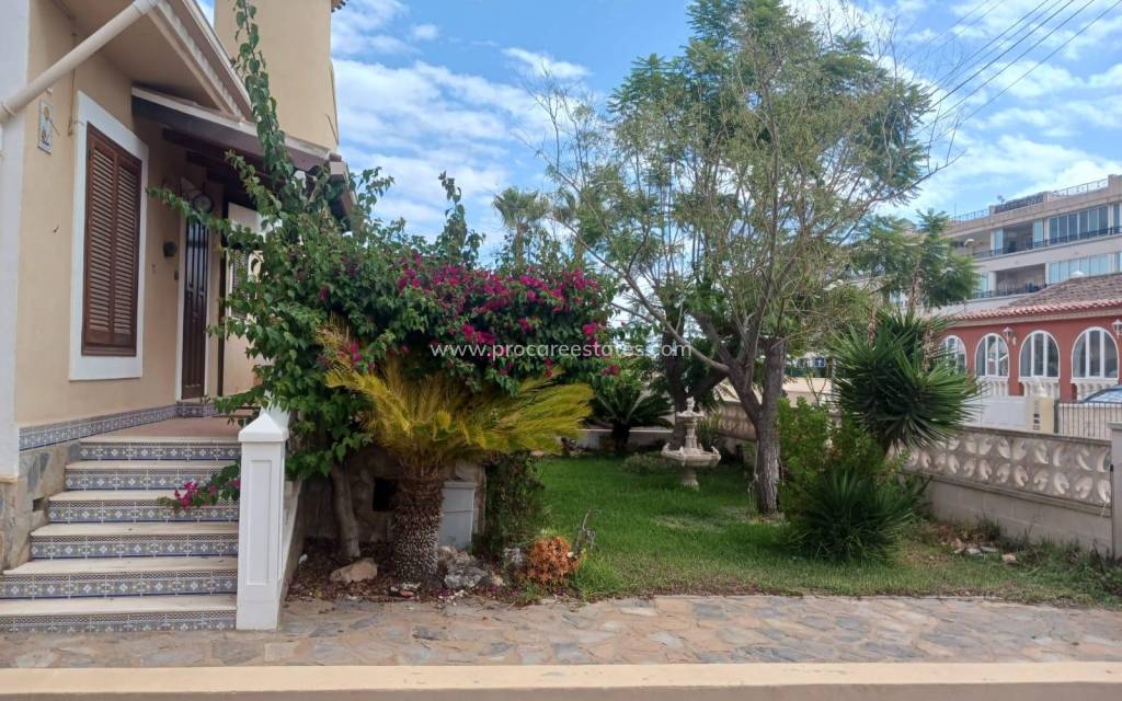 Resale - Villa - Orihuela Costa - Punta Prima