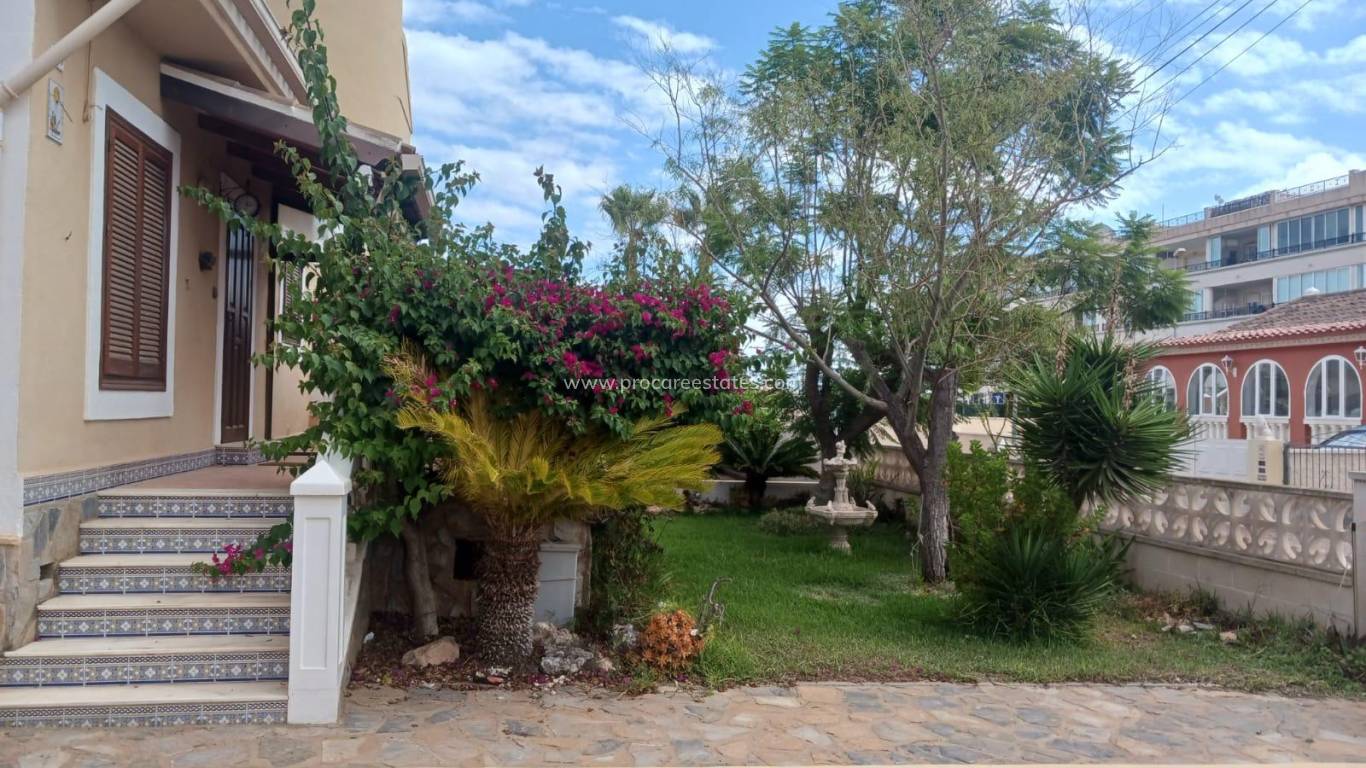 Resale - Villa - Orihuela Costa - Punta Prima