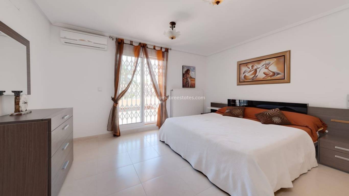 Resale - Villa - Orihuela Costa - Punta Prima