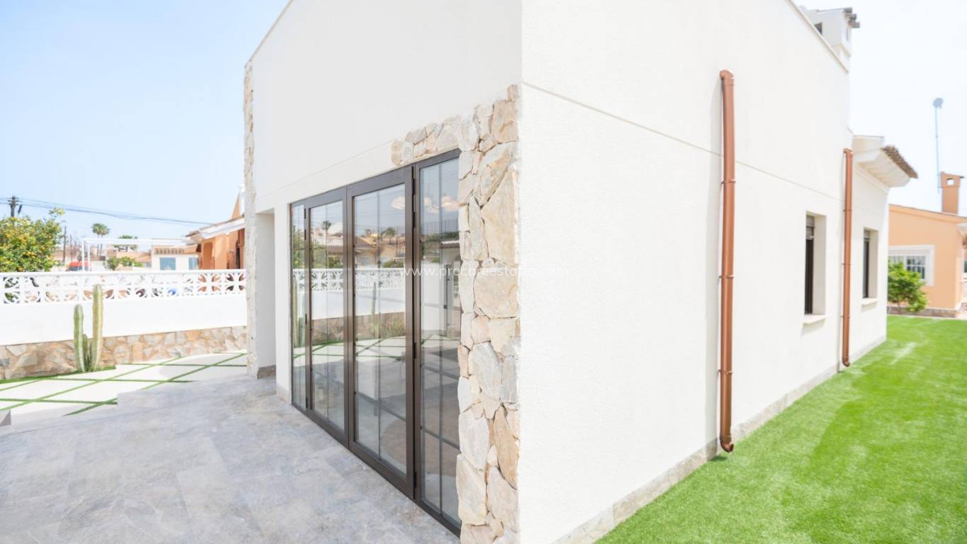 Resale - Villa - Orihuela Costa - Punta Prima