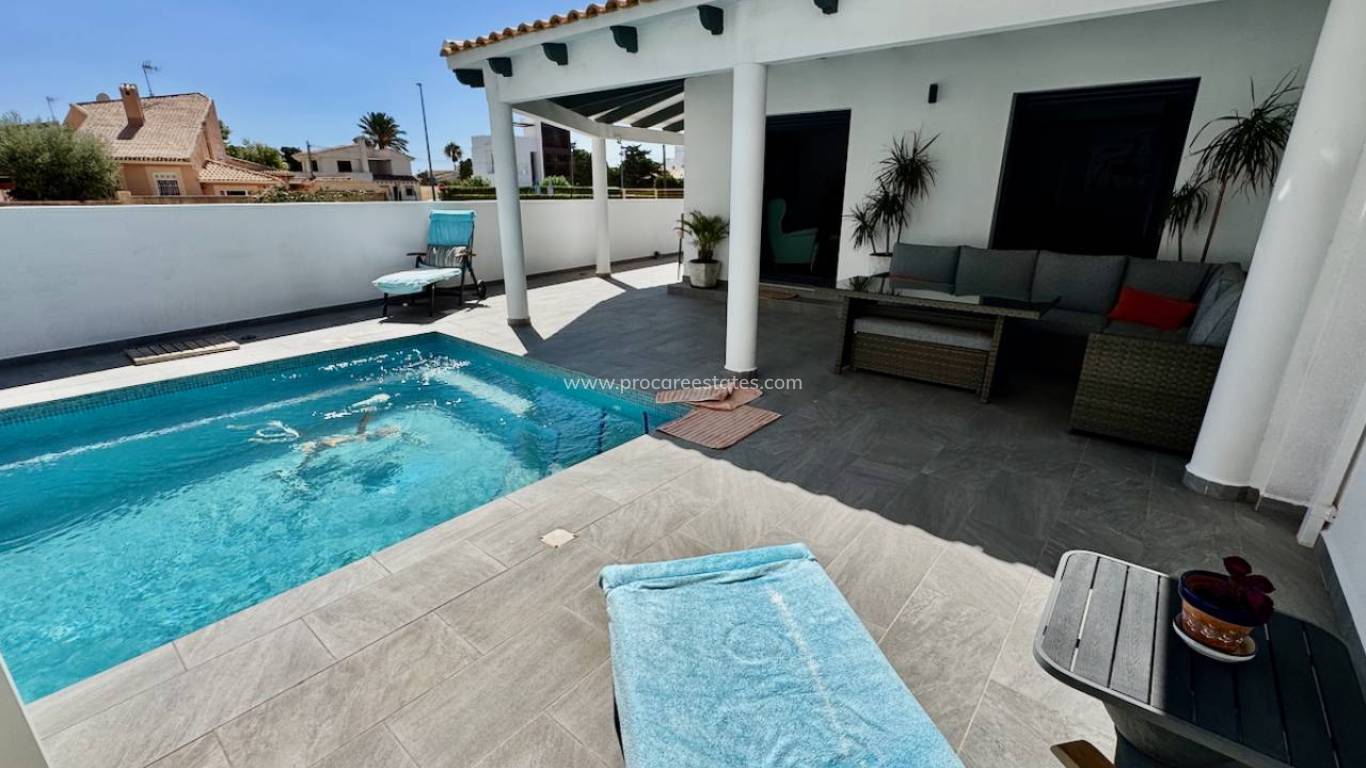 Resale - Villa - Orihuela Costa - Punta Prima