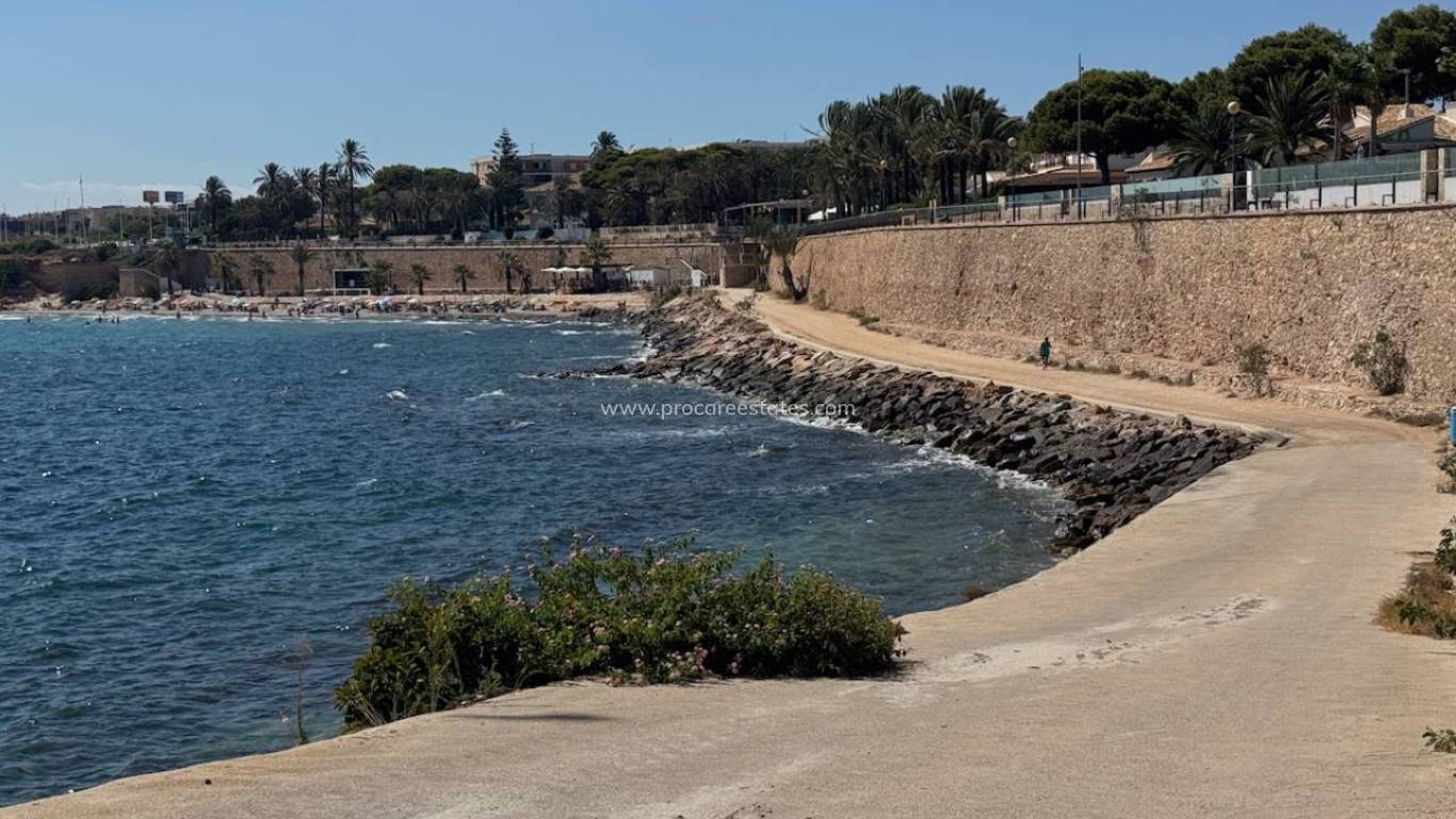 Resale - Villa - Orihuela Costa - Punta Prima