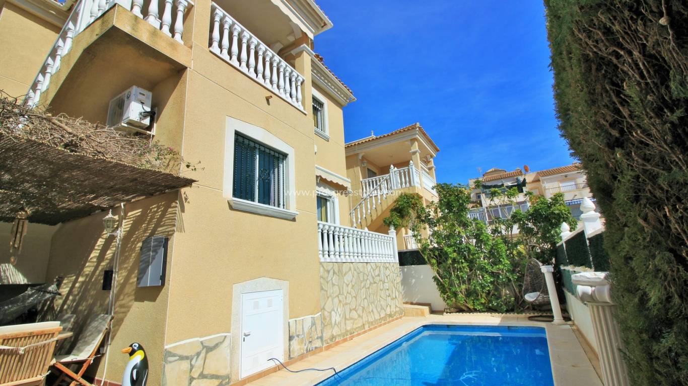 Resale - Villa - Orihuela Costa - Villamartin