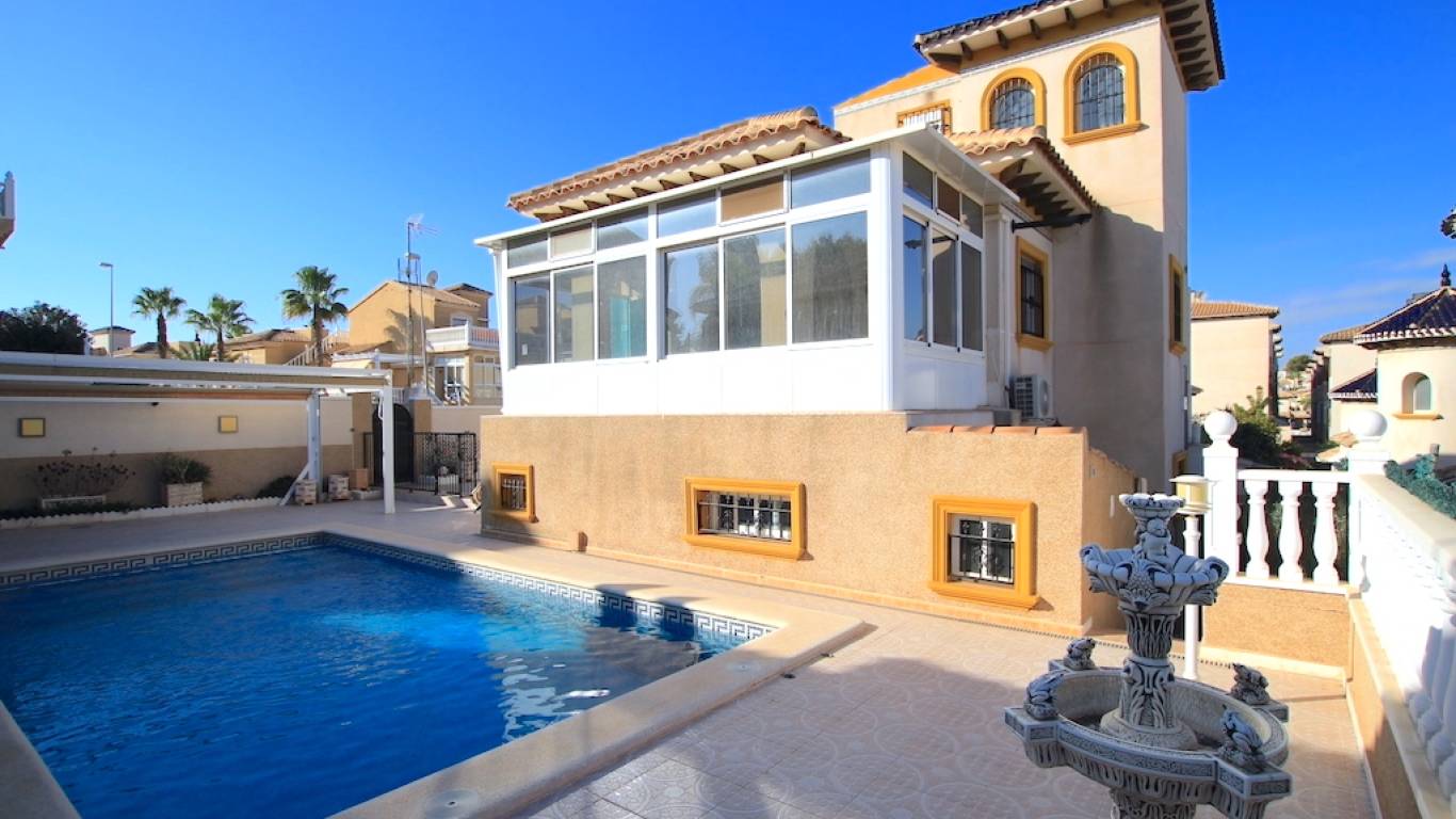 Resale - Villa - Orihuela Costa - Villamartin