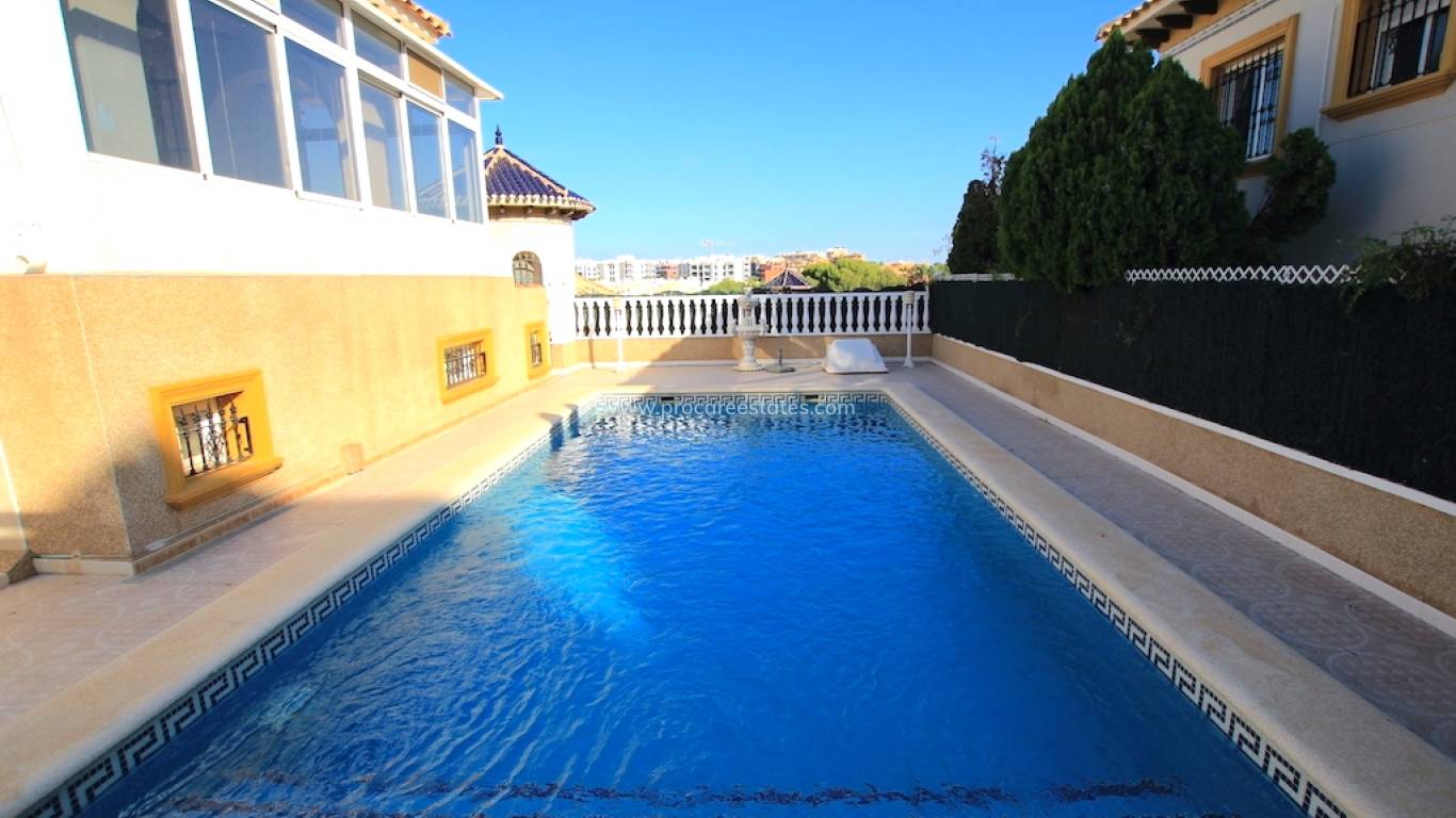 Resale - Villa - Orihuela Costa - Villamartin