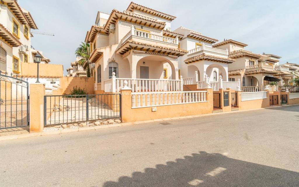 Resale - Villa - Orihuela Costa - Villamartin