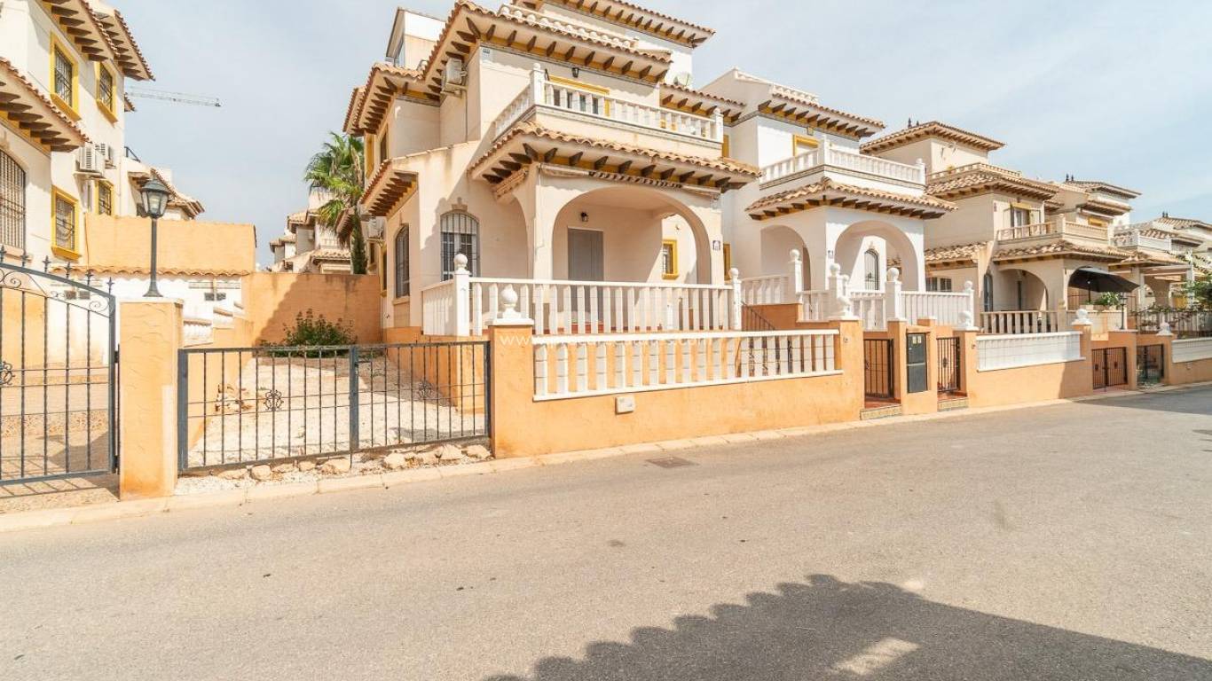 Resale - Villa - Orihuela Costa - Villamartin