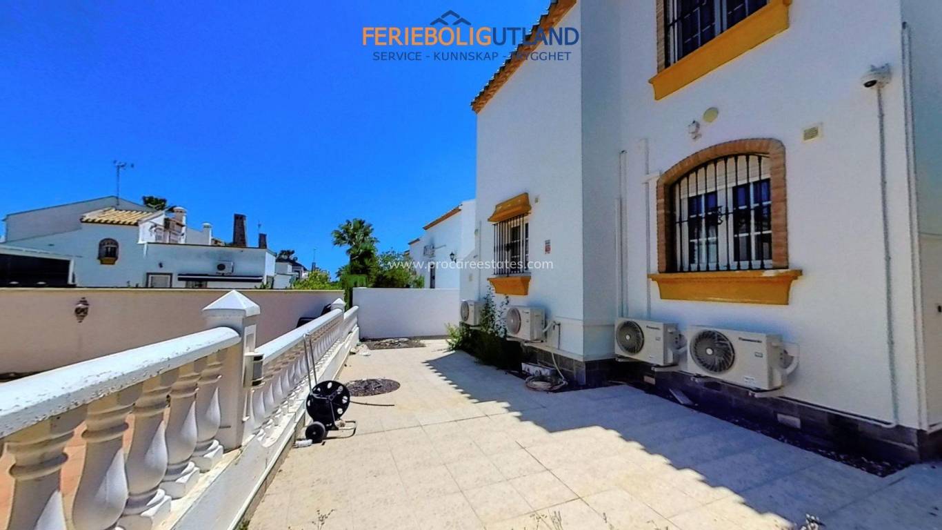 Resale - Villa - Orihuela Costa - Villamartin