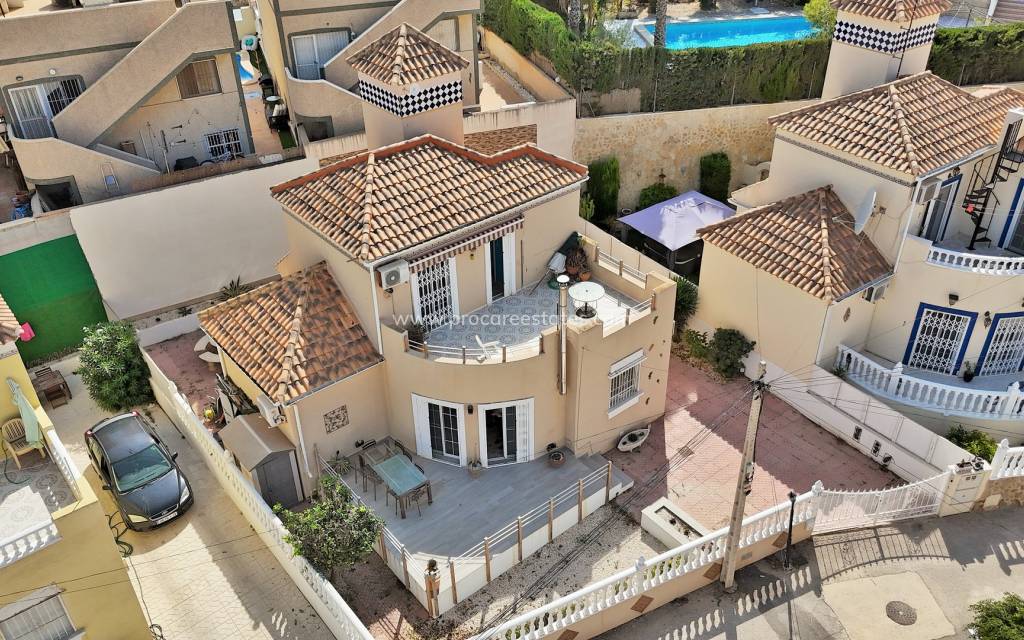 Resale - Villa - Orihuela Costa - Villamartin