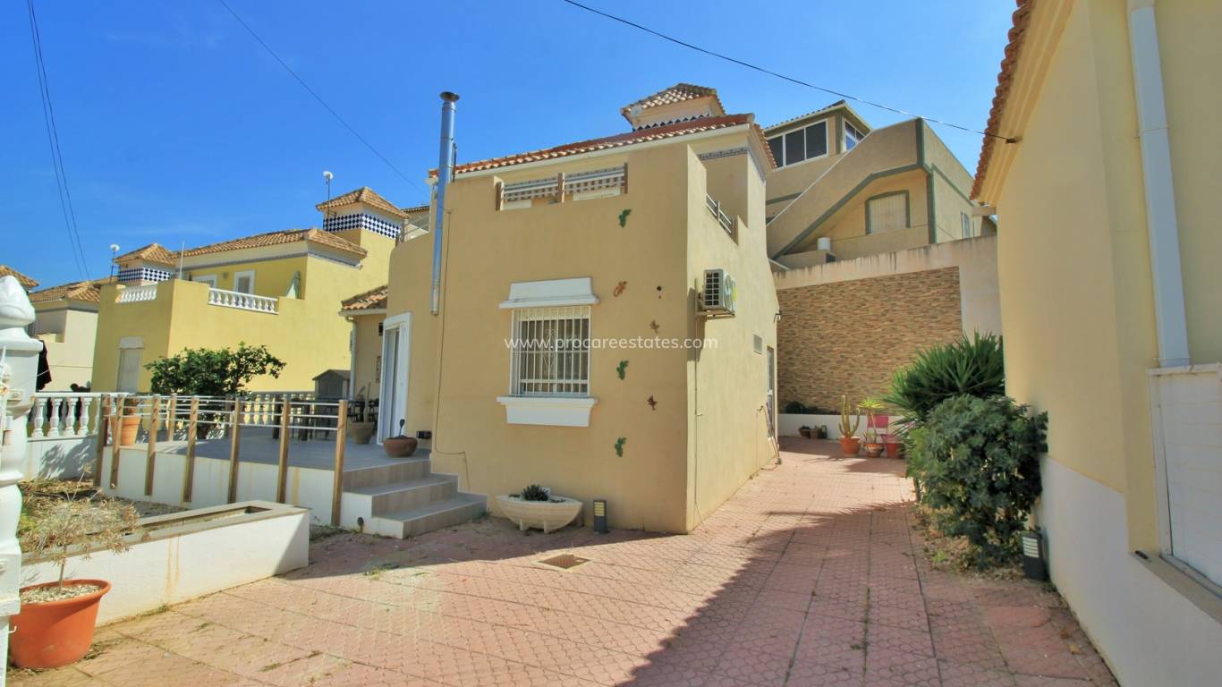 Resale - Villa - Orihuela Costa - Villamartin