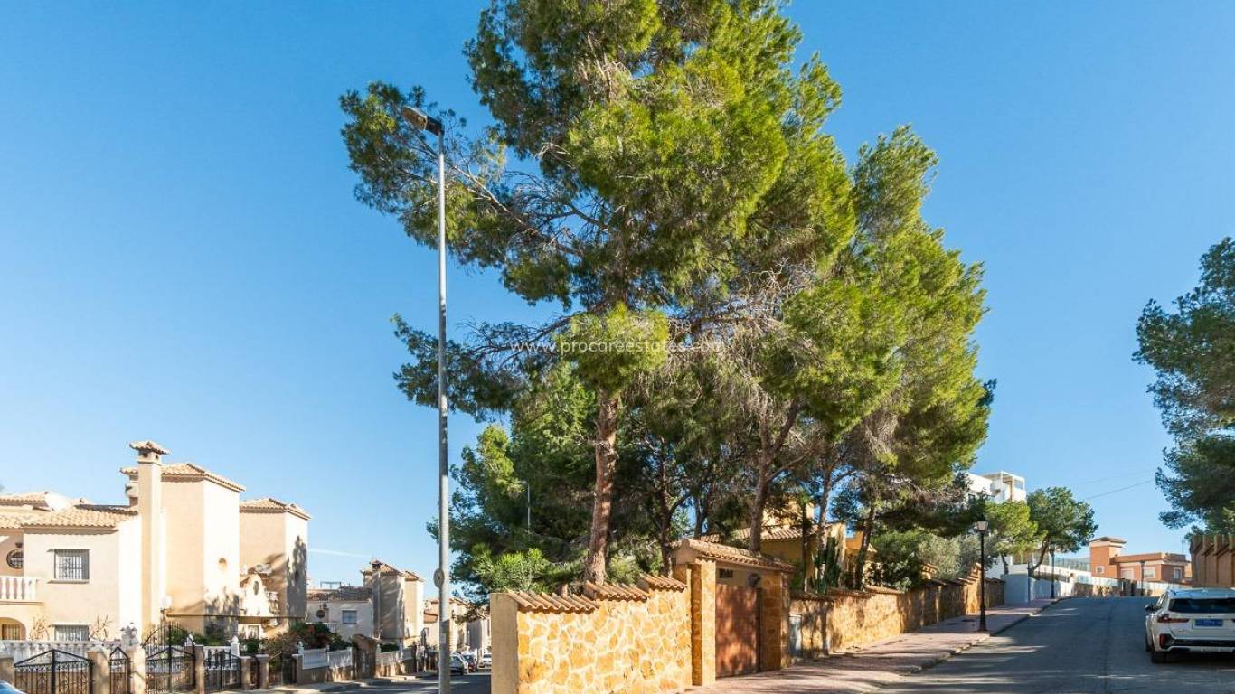 Resale - Villa - Orihuela Costa - Villamartin