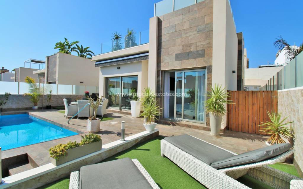 Resale - Villa - Orihuela Costa - Villamartin