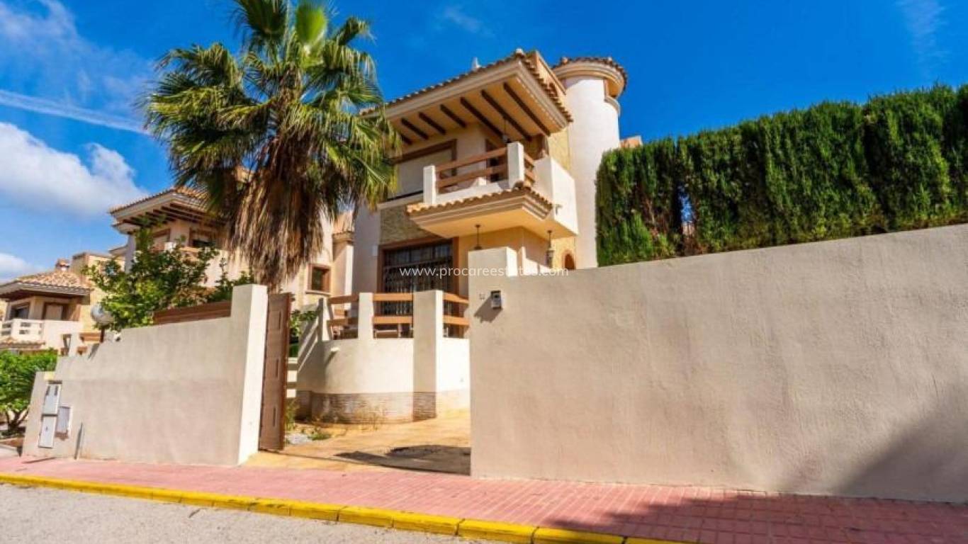 Resale - Villa - Orihuela Costa - Villamartin