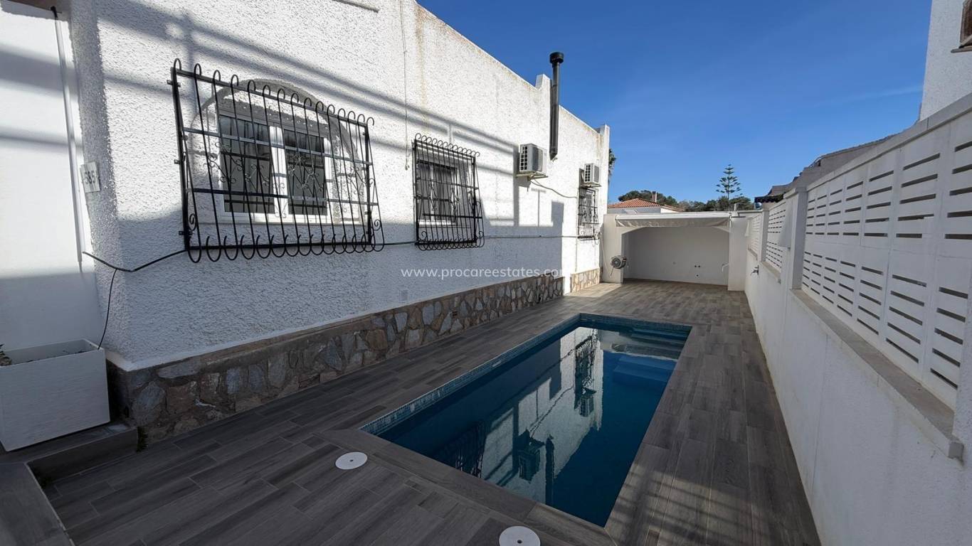 Resale - Villa - Orihuela Costa - Villamartin