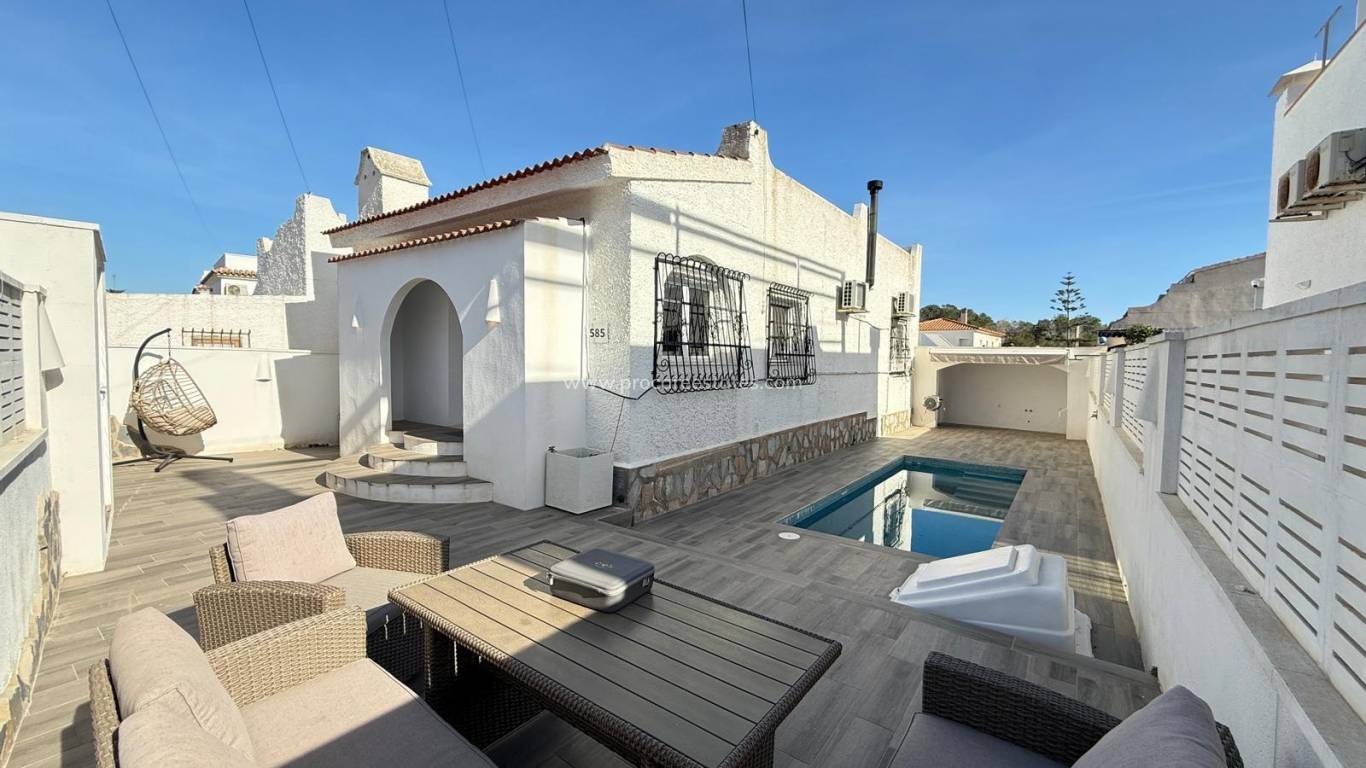 Resale - Villa - Orihuela Costa - Villamartin