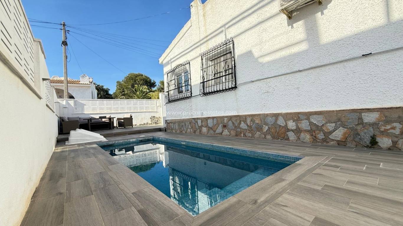 Resale - Villa - Orihuela Costa - Villamartin