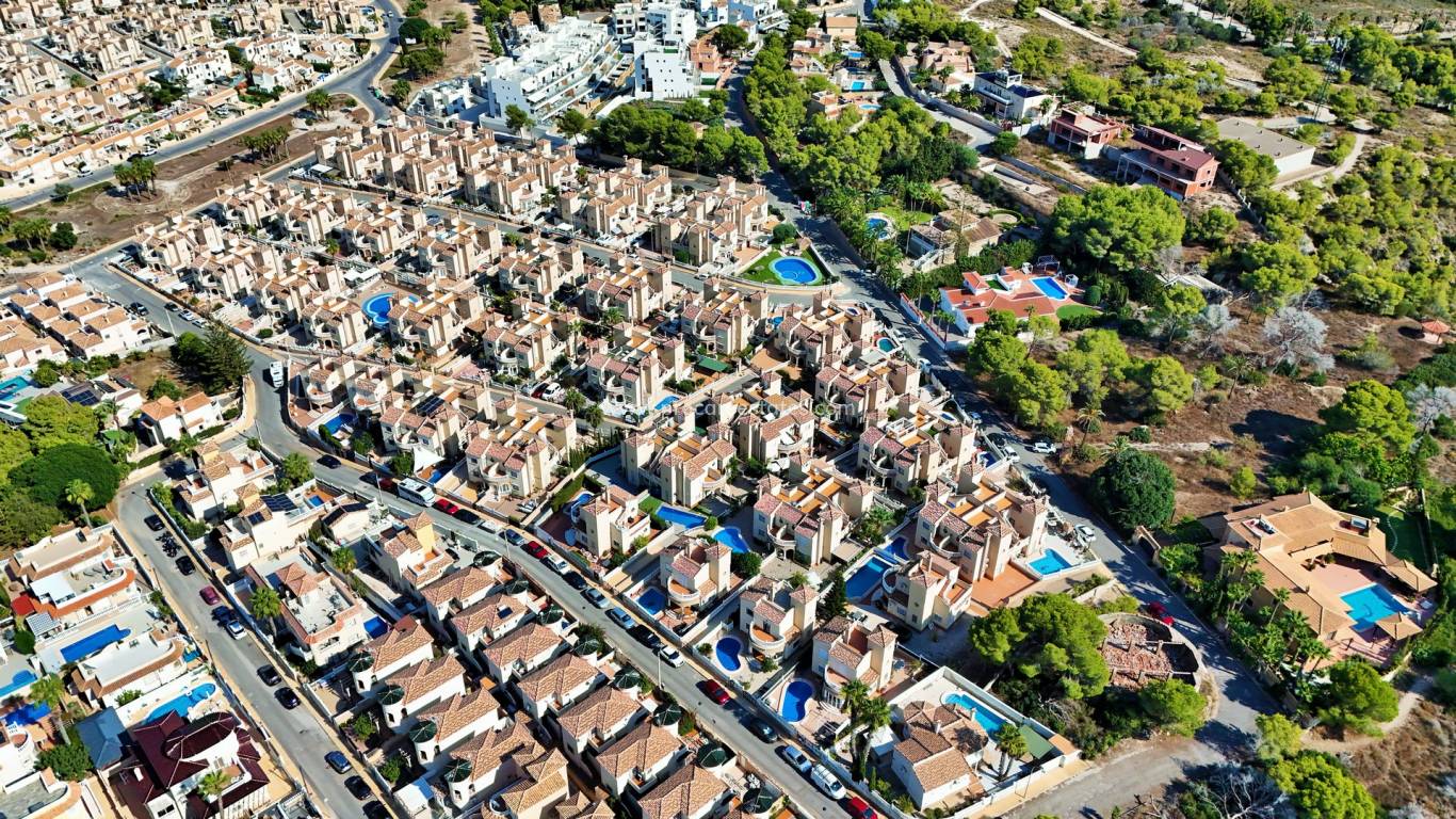 Resale - Villa - Orihuela Costa - Villamartin