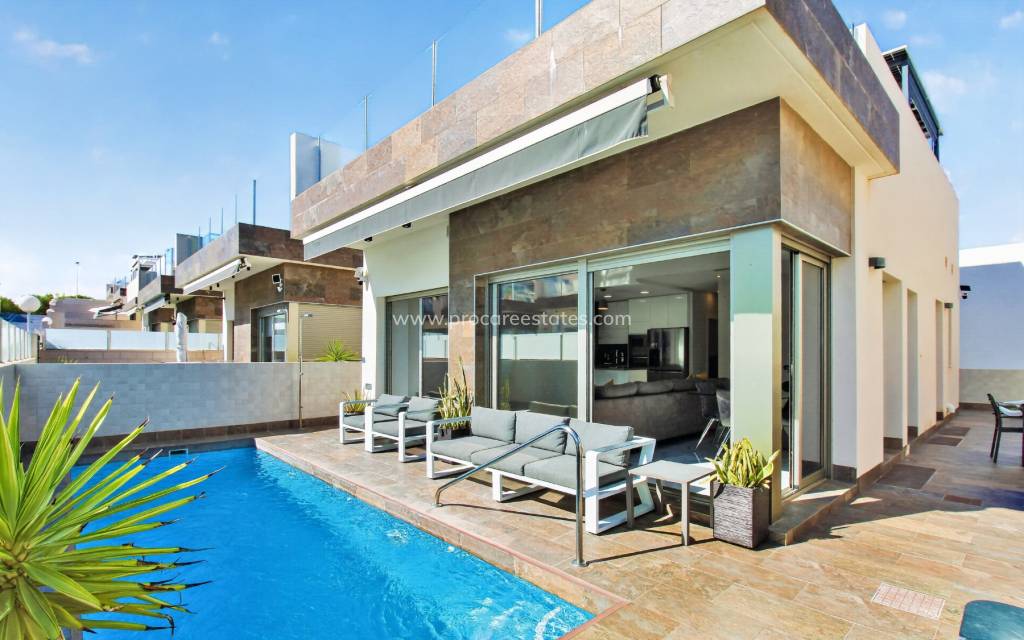 Resale - Villa - Orihuela Costa - Villamartin