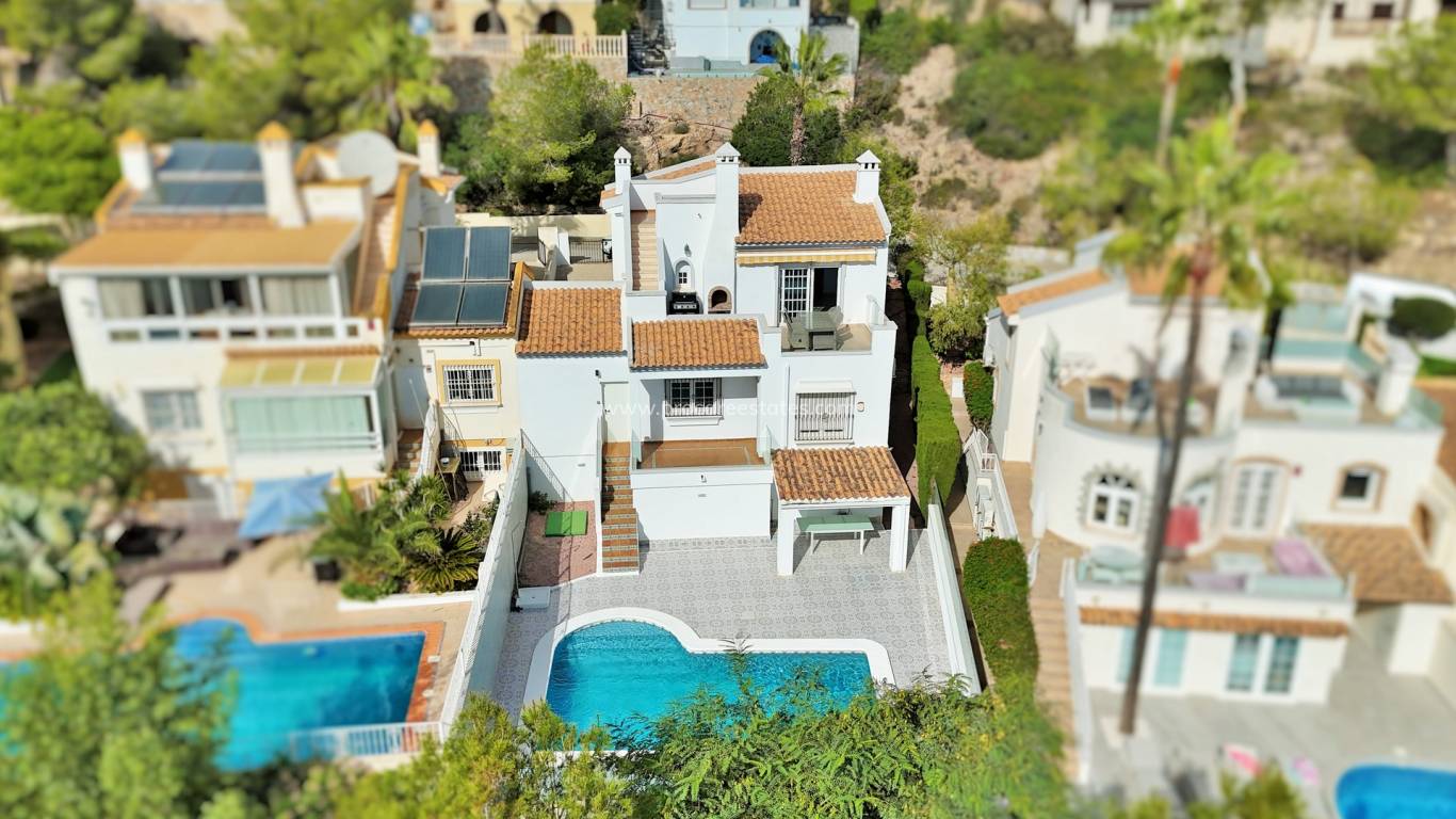 Resale - Villa - Orihuela Costa - Vistabella Golf