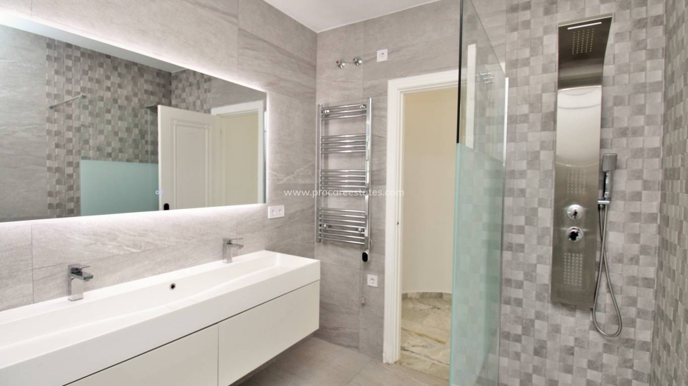 Resale - Villa - Orihuela Costa - Vistabella Golf