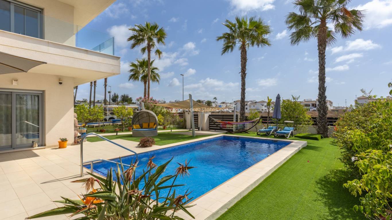 Resale - Villa - Orihuela - Vistabella Golf