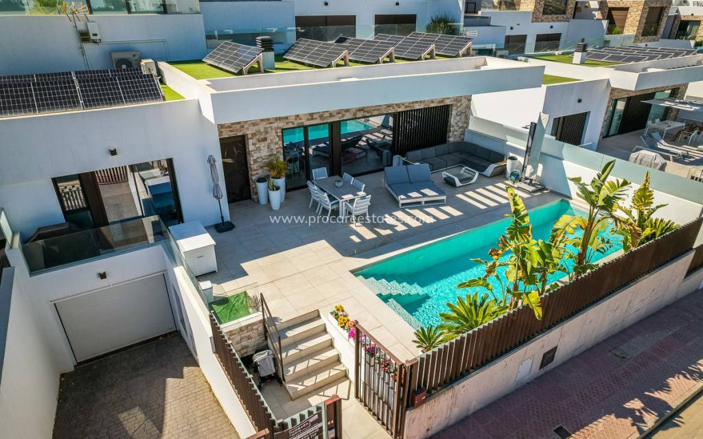 Resale - Villa - ROJALES