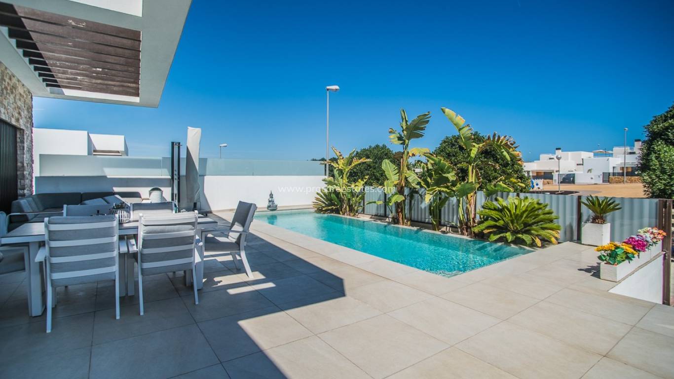 Resale - Villa - ROJALES